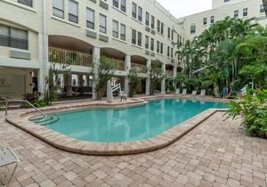 🏝Palm Beach Island Condo-Hotel Room Walk to Beach 🏖