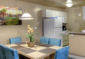 PALM SPRINGS PERFECTION! 2BDR sleeps 6! POOLSIDE Bar & Grill