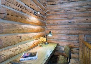 PALMYRA PINES— Luxe cabin w/ vibrant views, hot tub, & ski-in/ski-out access