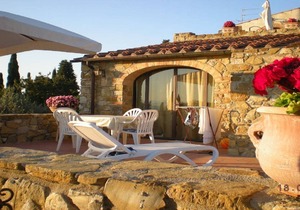 Panoramic villa on the hills between Florence and Siena