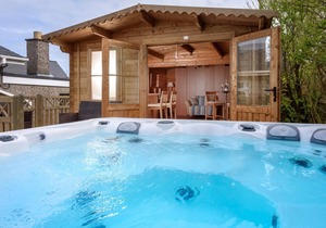Pant Gwyn Bungalow - Three Bedroom House, Sleeps 8