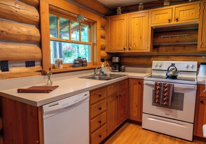 Paradise Valley Log Bunkhouse: 6BR Mountain Retreat on Historic Working Ranch