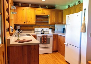 Paradise Valley Log Bunkhouse: 6BR Mountain Retreat on Historic Working Ranch