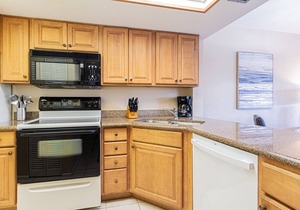 Park Shore Resort- Incredible water views! 1.25 miles to beach! Free Wifi & Basic Cable.