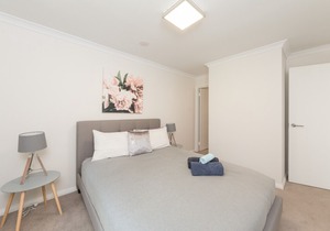 Parkview Suite 30 - Just minutes from entertainment precincts, shopping centres!