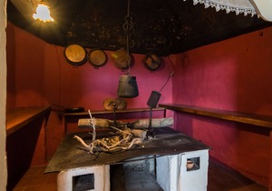 Part of a large house in the center of Monte Castelli Pisano