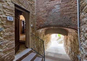Part of a large house in the center of Monte Castelli Pisano