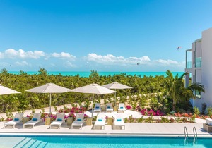 Partial Oceanview Studio + Free Breakfast now 'til end June