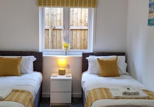 Pass the Keys 3 Devondale Bungalows Modern bungalow with parking near the beach
