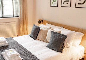 Pass the Keys | 74 Lightfoot Sleeps 2 Stylish & Modern home Hoole With parking