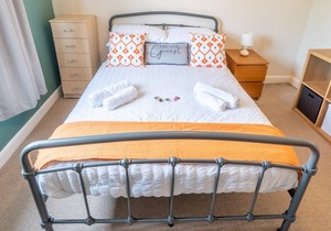 Pass the Keys | Central 2 bedroom home in Beeston