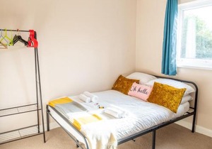 Pass the Keys Central 2 bedroom home in Beeston