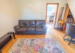 Pass the Keys Central 2 bedroom home in Beeston