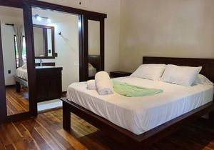 Pavones Beach Queen Room at Hona Beach Hotel