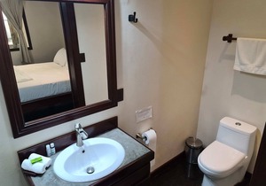 Pavones Beach Queen Room at Hona Beach Hotel