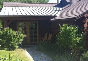 Peace And Serenity With Mountain Views On An Organic Cattle Ranch