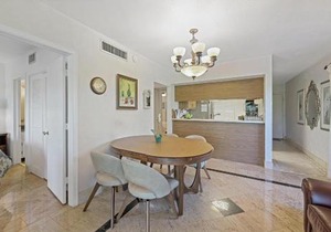 Peaceful condo with two pools/steps to beach and food
