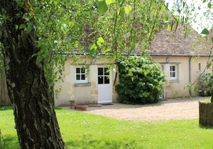 Peaceful Gîte for 6 near La Flèche Zoo with Garden, BBQ, and WiFi