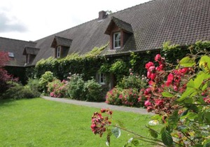 Peaceful holiday home near Quend with pool