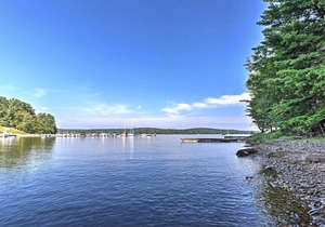 Peaceful Home with Deck Near Lake Wallenpaupack!