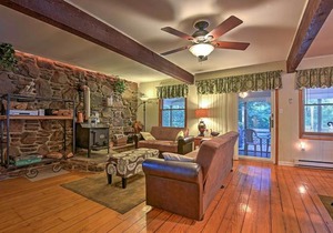 Peaceful Home with Deck Near Lake Wallenpaupack!