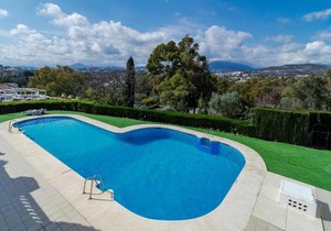 Peaceful Modern 2 bedroom apartment in Aloha Pueblo With View over The Pool