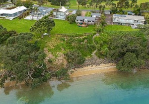 Peaceful Picnic Bay - Surfdale Holiday Home