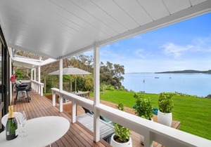 Peaceful Picnic Bay - Surfdale Holiday Home