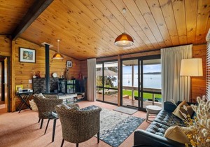 Peaceful Picnic Bay - Surfdale Holiday Home
