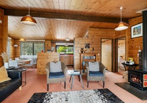 Peaceful Picnic Bay - Surfdale Holiday Home