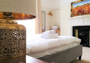 Peaceful & Pretty 2 bedroom flat near Clifton