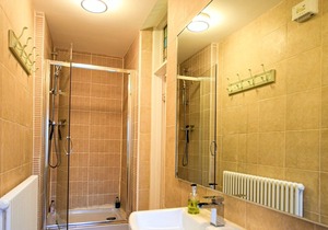 Peaceful & Pretty 2 bedroom flat near Clifton