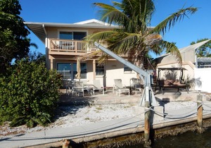Peaceful Setting, on the water of Little Sarasota Bay