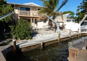 Peaceful Setting, on the water of Little Sarasota Bay