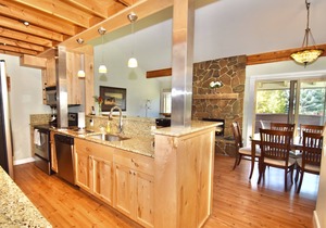 Peaceful Top Corner Condo-Minutes to GT Nat'l Park, Great Views & Deck with BBQ!