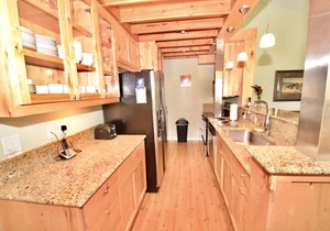 Peaceful Top Corner Condo-Minutes to GT Nat'l Park, Great Views & Deck with BBQ!