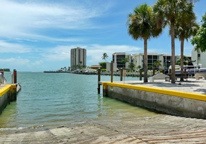 Peaceful, west-facing condo w/ hot tub, heated pool & brief walk to beach