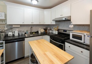Peekskill Guesthouse-Downtown Modern Spotless Free Parking