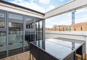 Penthouse 2BD Apartment with Roof Terrace