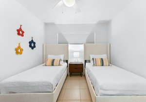 **PENTHOUSE – Beside Pier w/ Oceanfront Pool! - TOP LOCATION**