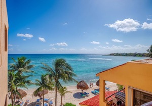 Penthouse perfection! Spectacular view of the ocean, perfect for a couple!