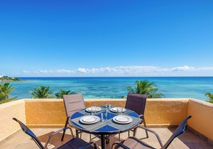 Penthouse perfection! Spectacular view of the ocean, perfect for a couple!