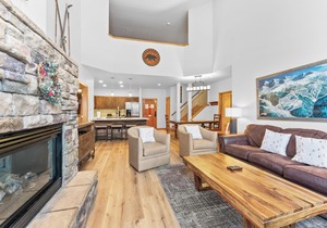 Penthouse w/Loft in Great Location Near River Run & Mountain House Base Area