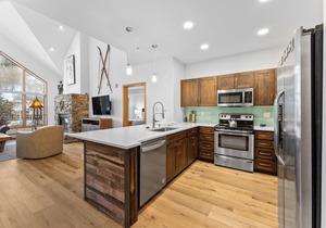 Penthouse w/Loft in Great Location Near River Run & Mountain House Base Area