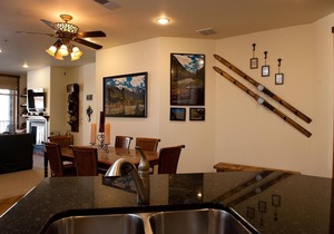 Peregrine Point Condo by the Main Plaza - Walk to Slopes