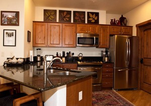 Peregrine Point Condo by the Main Plaza - Walk to Slopes