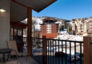 Peregrine Point Condo by the Main Plaza - Walk to Slopes