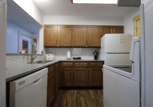 Perfect Central Location - Walk to Lifts! 10% discount for 7 nts or more stay.