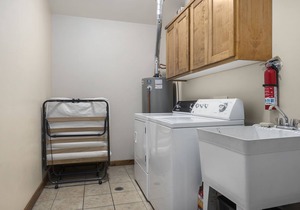 Perfect Downtown Location - Fenced Yard - Dog Friendly - Ping Pong/Pool