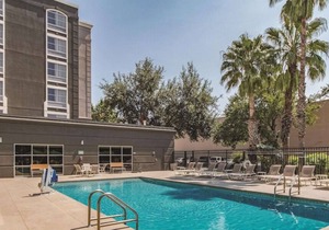 Perfect for Groups! 4 Units Near Wax Museum, with FREE Bfast & Parking, Pool!